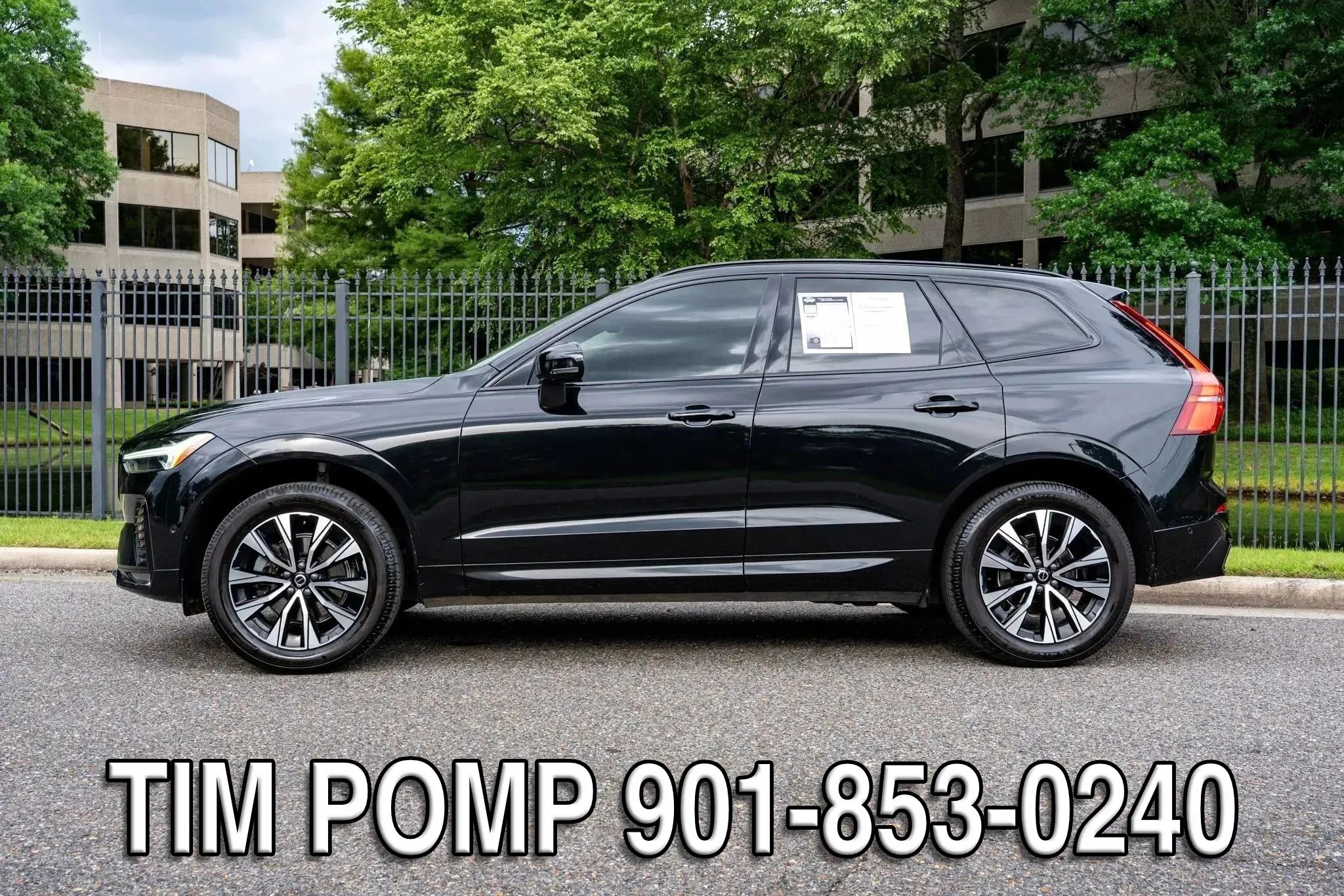 Used 2024 Volvo XC60 B5 Plus AWD/4WD image 9