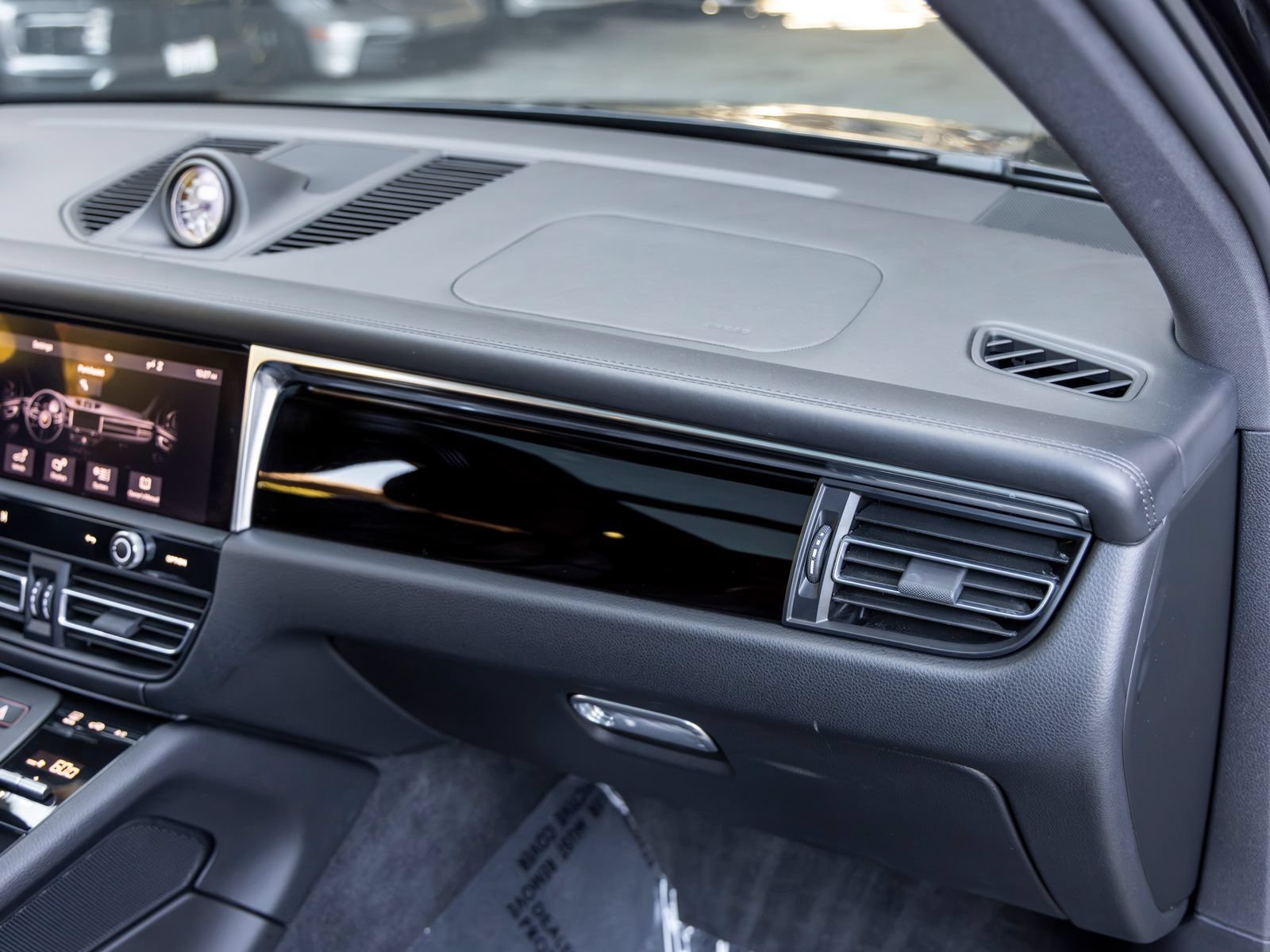 Certified 2023 Porsche Macan Turbo AWD/4WD image 65
