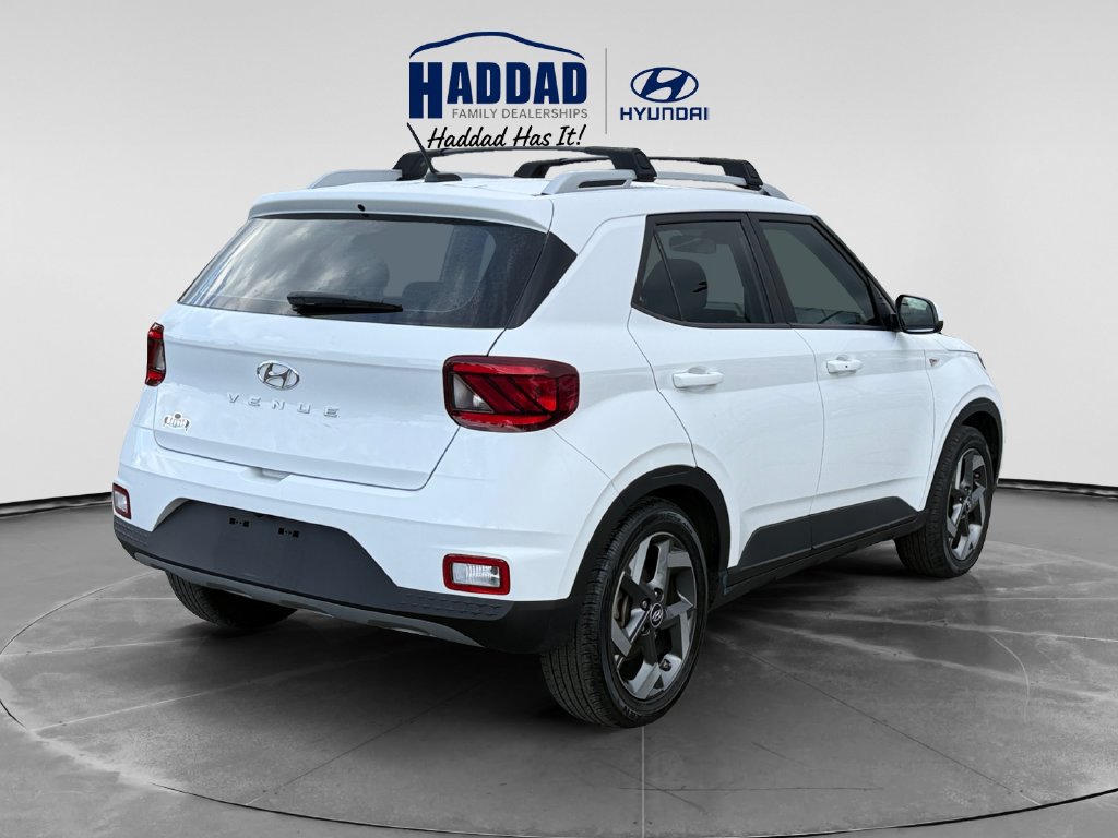 Used 2024 Hyundai Venue SEL FWD image 5