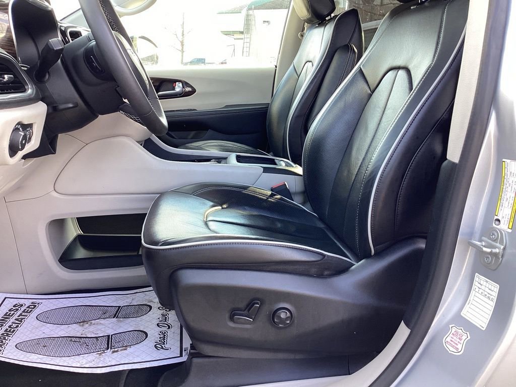 Used 2024 Chrysler Pacifica Limited FWD image 18