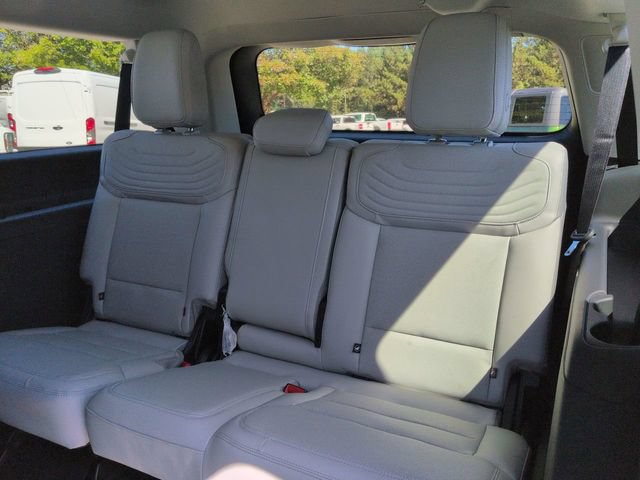 New 2025 Ford Expedition Max Platinum w/ Platinum Ultimate Package AWD/4WD image 16