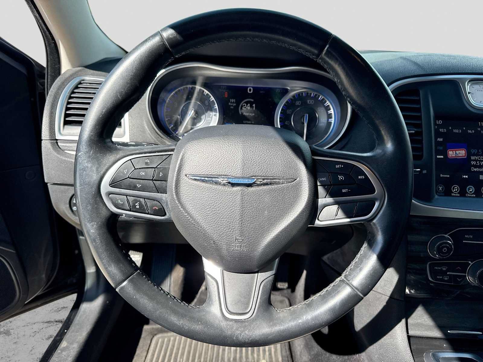 Used 2017 Chrysler 300 Limited RWD image 22