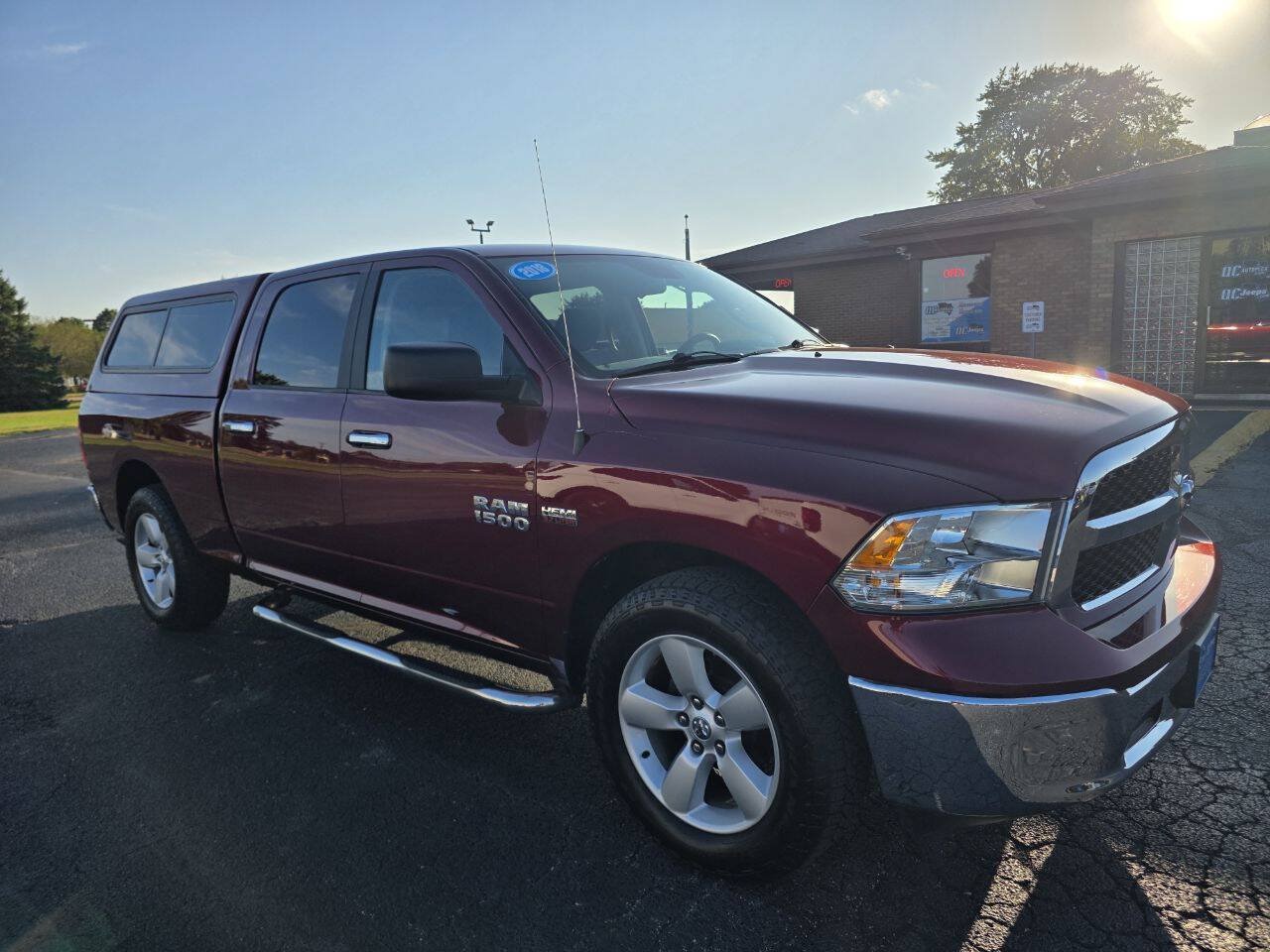 Used 2018 RAM 1500 Classic SLT AWD/4WD image 2