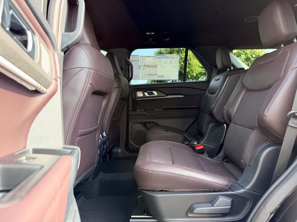 New 2027 Ford Explorer Platinum RWD image 11