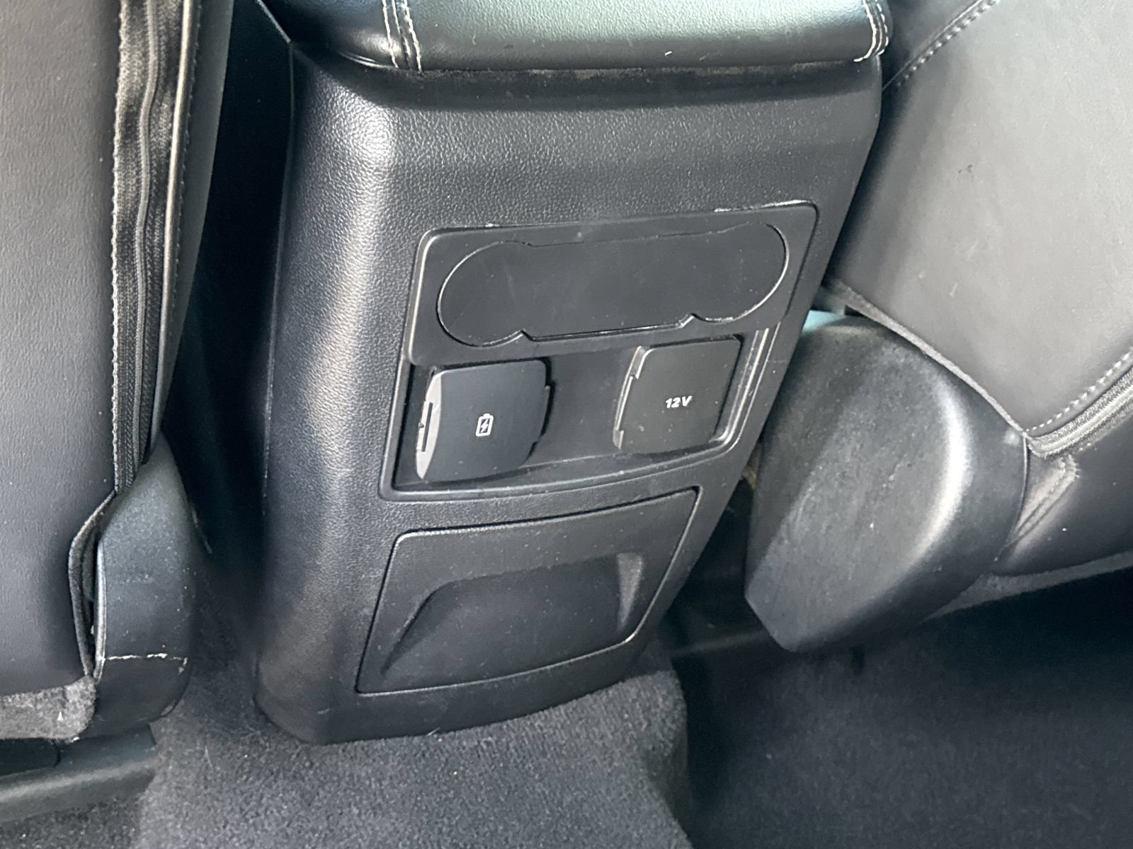 Used 2024 Ford Explorer XLT w/ Equipment Group 202A RWD image 13