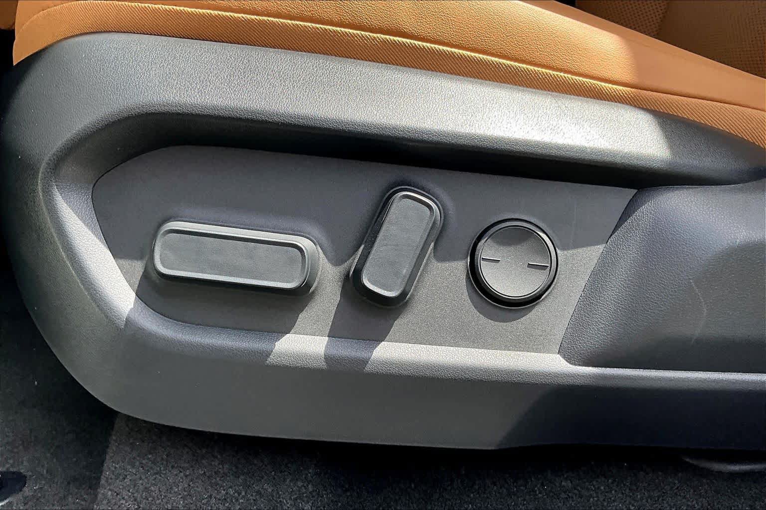 New 2026 Lexus ES 350e w/ Convenience Package FWD image 15