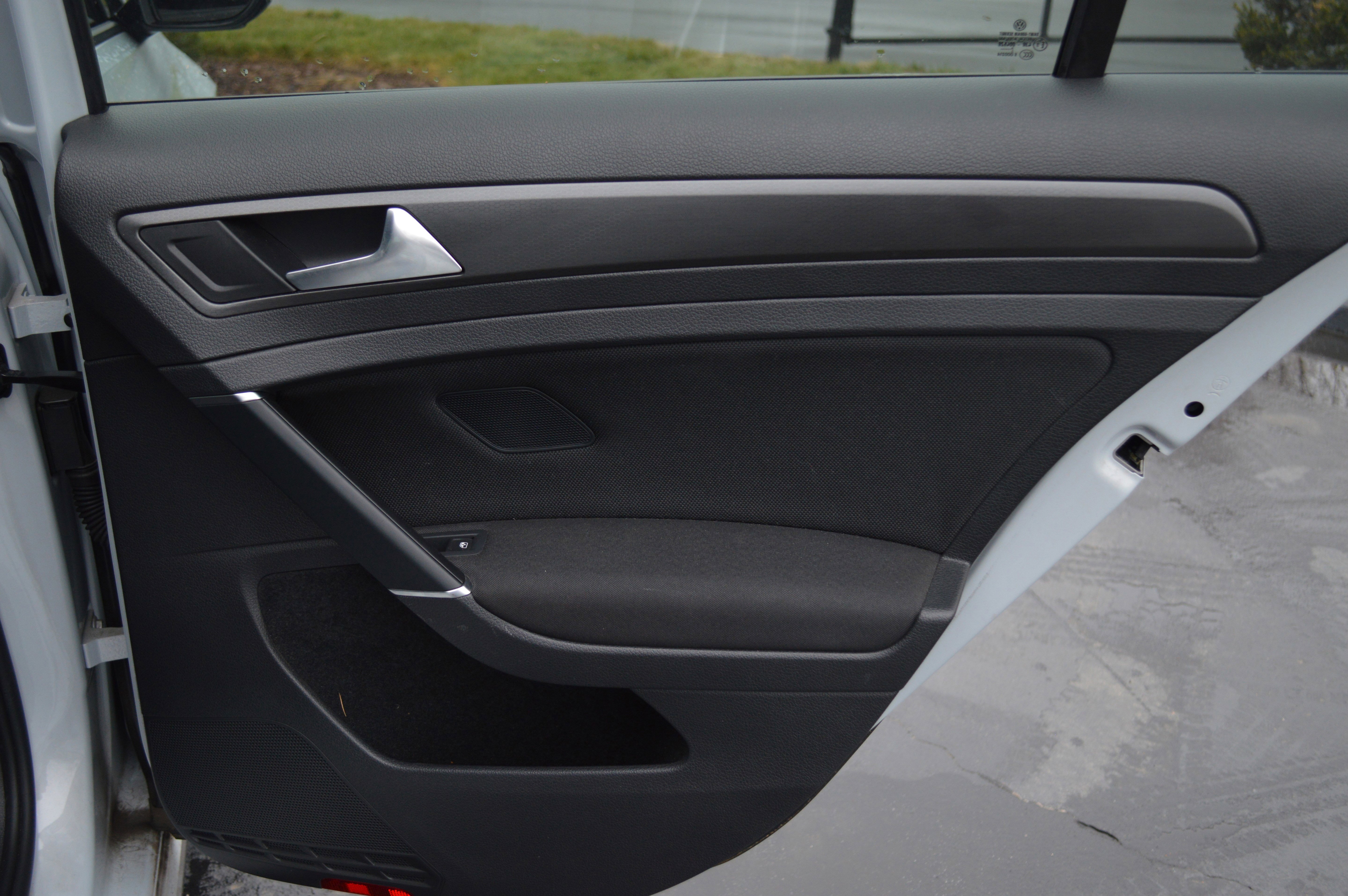 Used 2018 Volkswagen GTI SE image 32