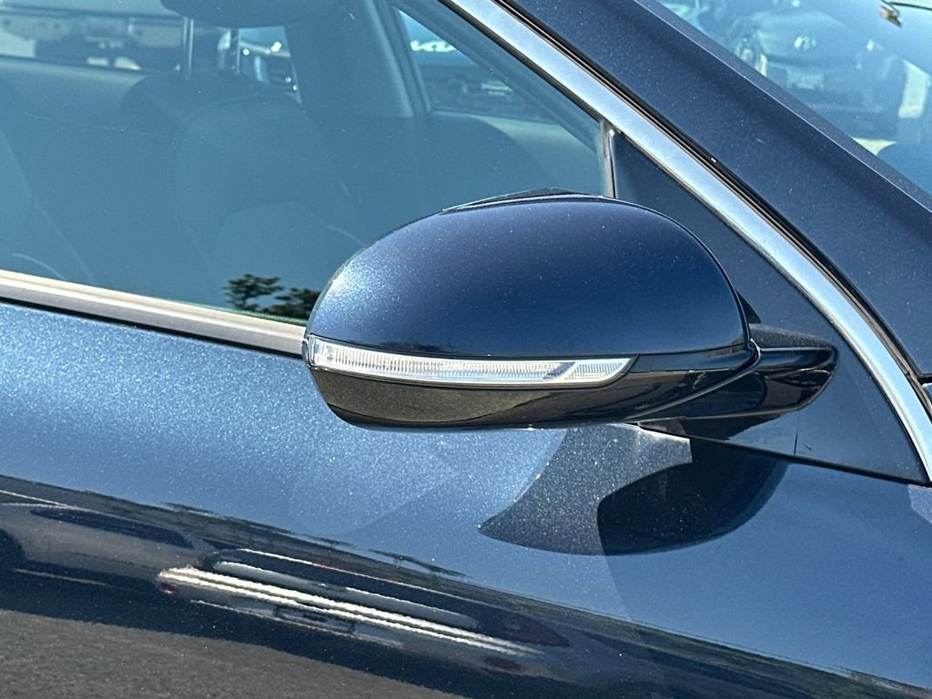 Certified 2022 Kia Niro EX w/ Cold Weather Package FWD image 9