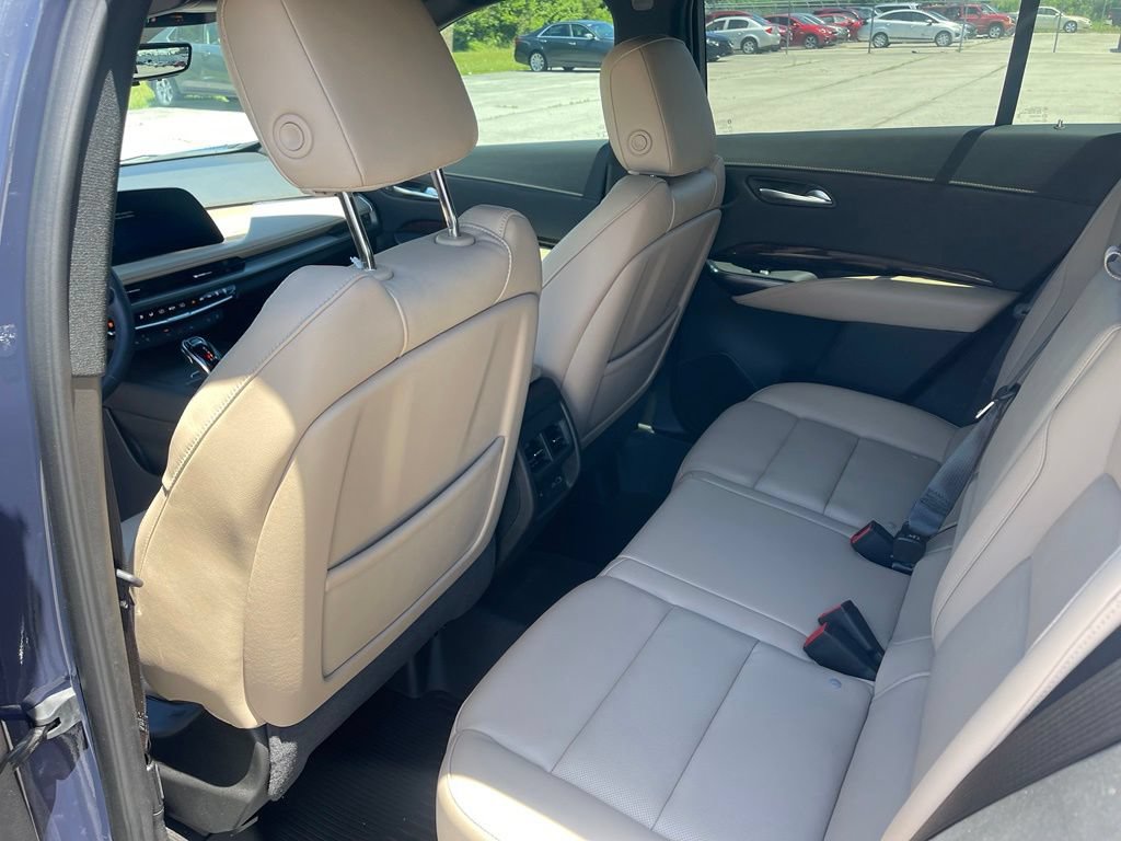 Used 2025 Cadillac XT4 Premium Luxury w/ Technology Package FWD image 15