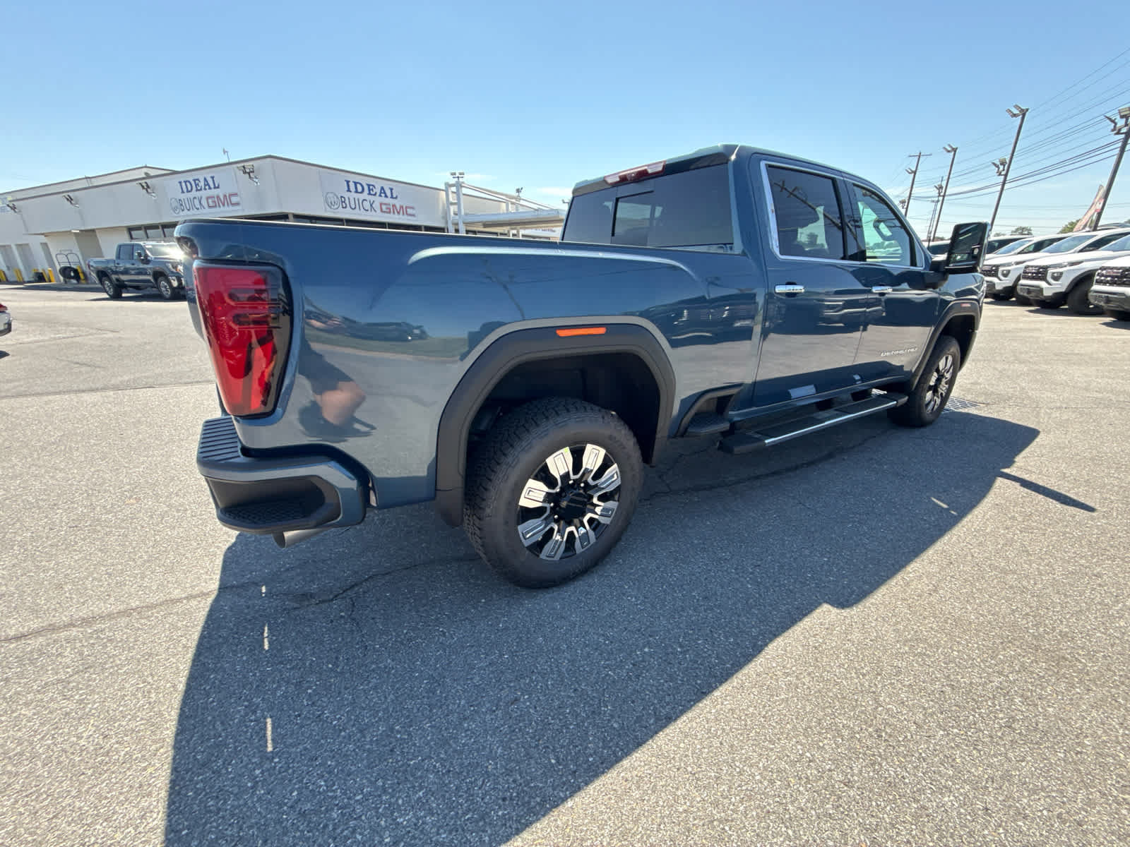 New 2026 GMC Sierra 3500 Denali w/ Denali Reserve Package AWD/4WD image 14