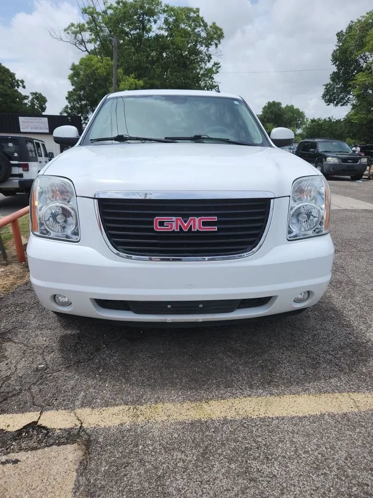 Used 2014 GMC Yukon XL SLT RWD image 2