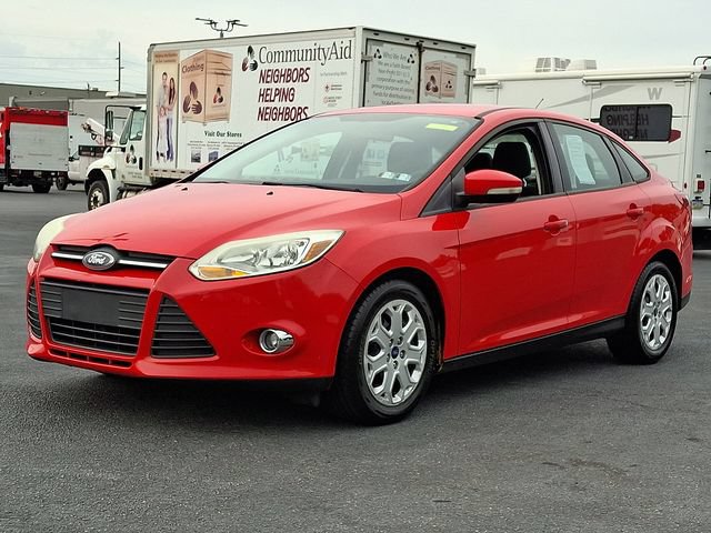Used 2012 Ford Focus SE w/ SE Winter Pkg FWD image 5