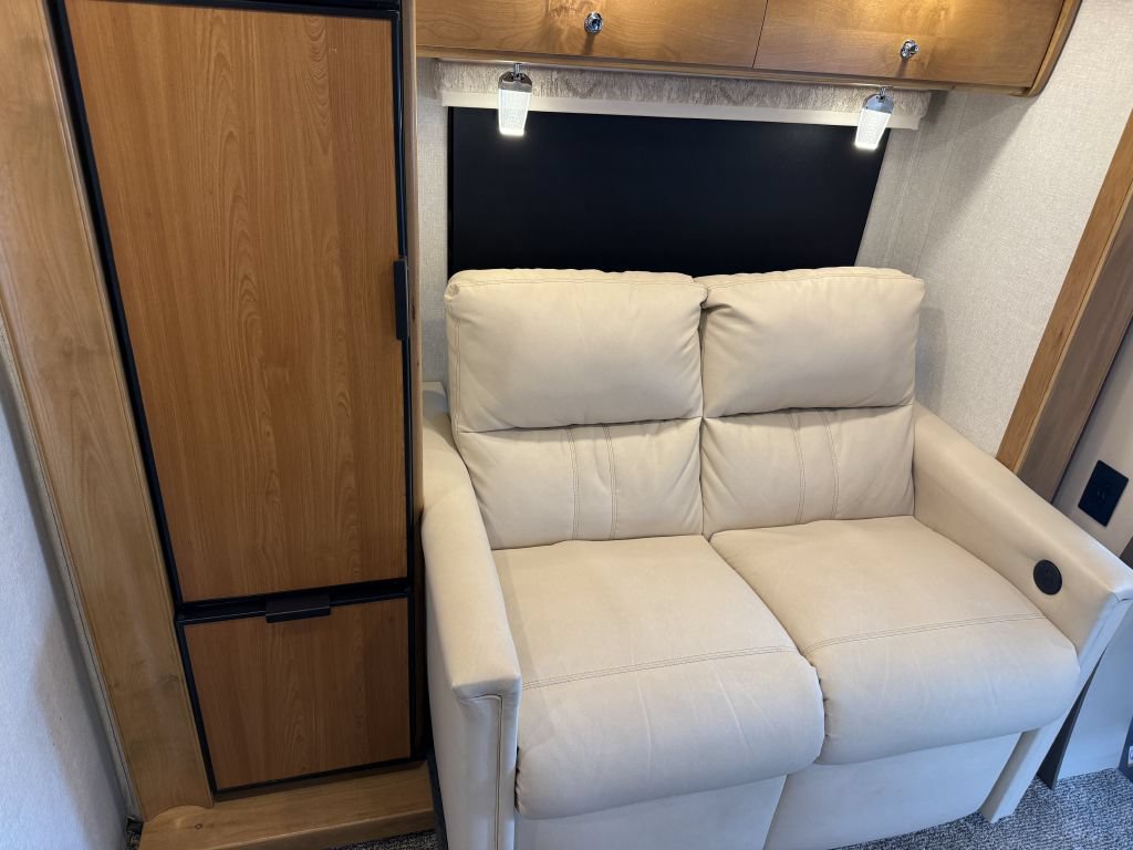 Used 2018 Mercedes-Benz Sprinter 3500 image 53
