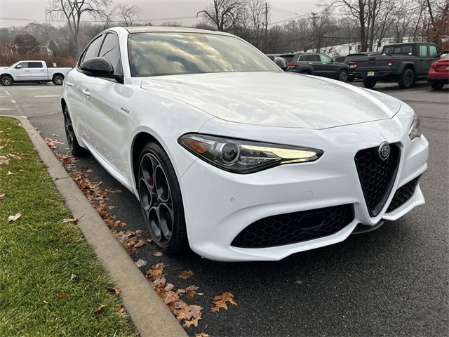 Used 2022 Alfa Romeo Giulia Veloce image 2