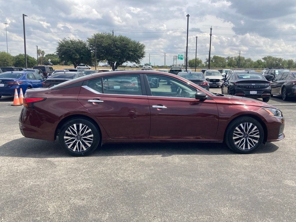 Used 2025 Nissan Altima 2.5 SV FWD image 4