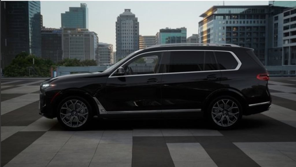 Used 2026 BMW X7 xDrive40i AWD/4WD image 3