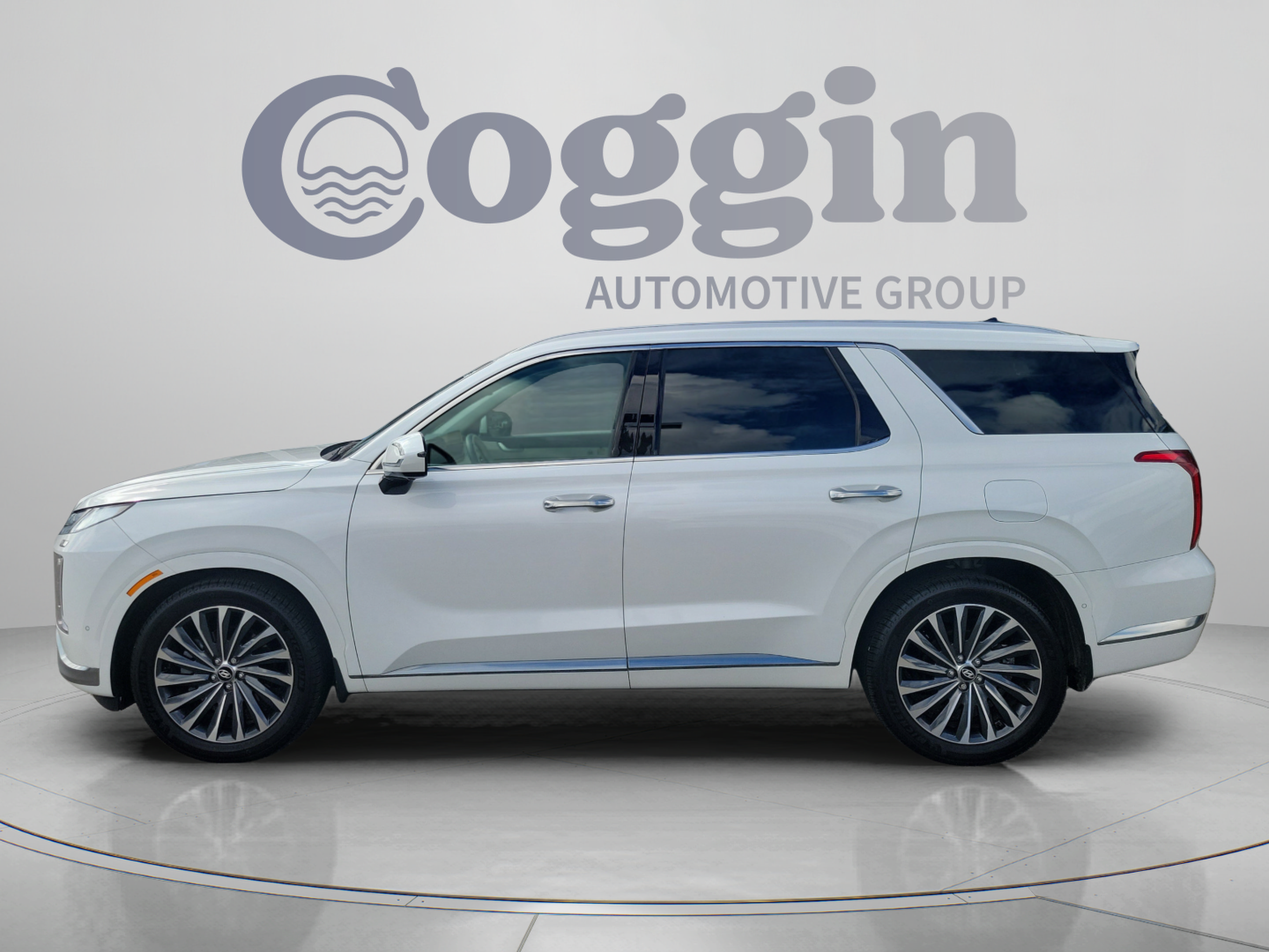 Used 2024 Hyundai Palisade Calligraphy AWD/4WD image 2