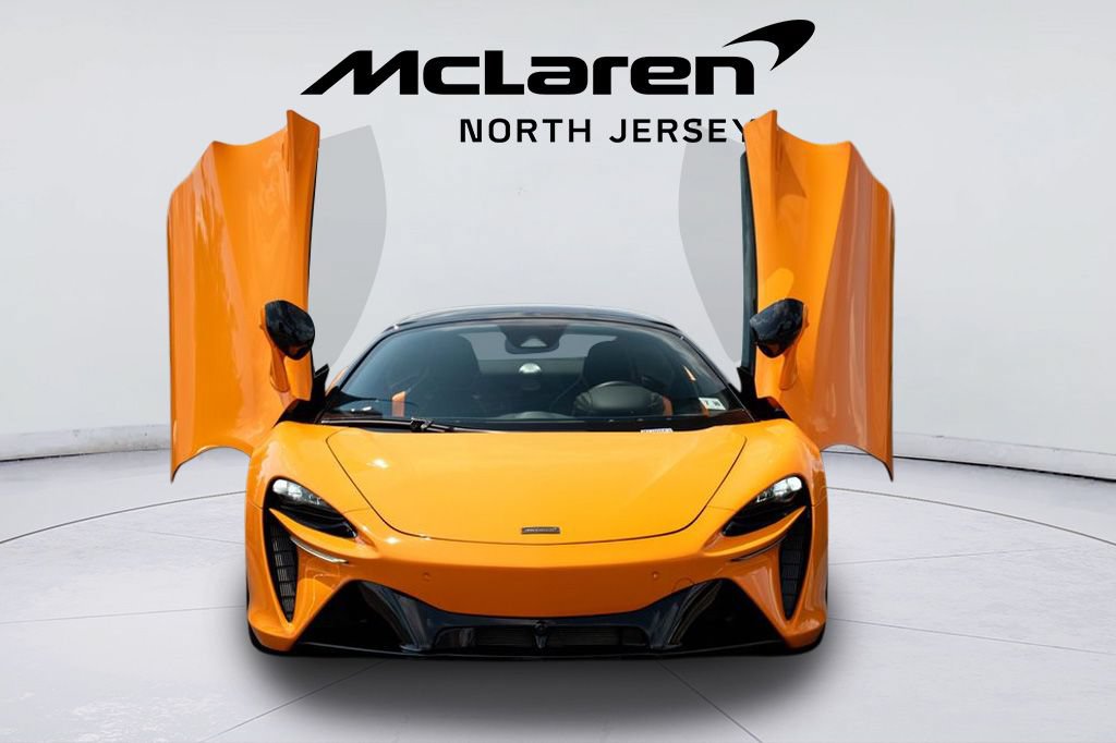 Used 2025 McLaren Artura Spider RWD image 7