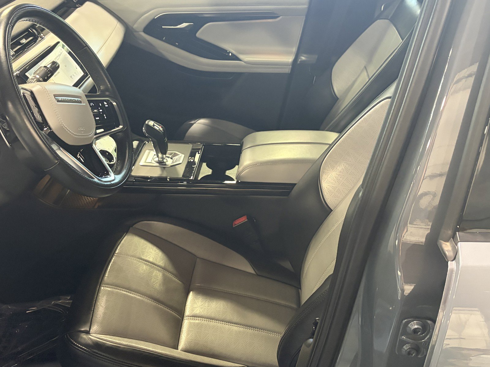 Used 2022 Land Rover Range Rover Evoque R-Dynamic SE AWD/4WD image 18