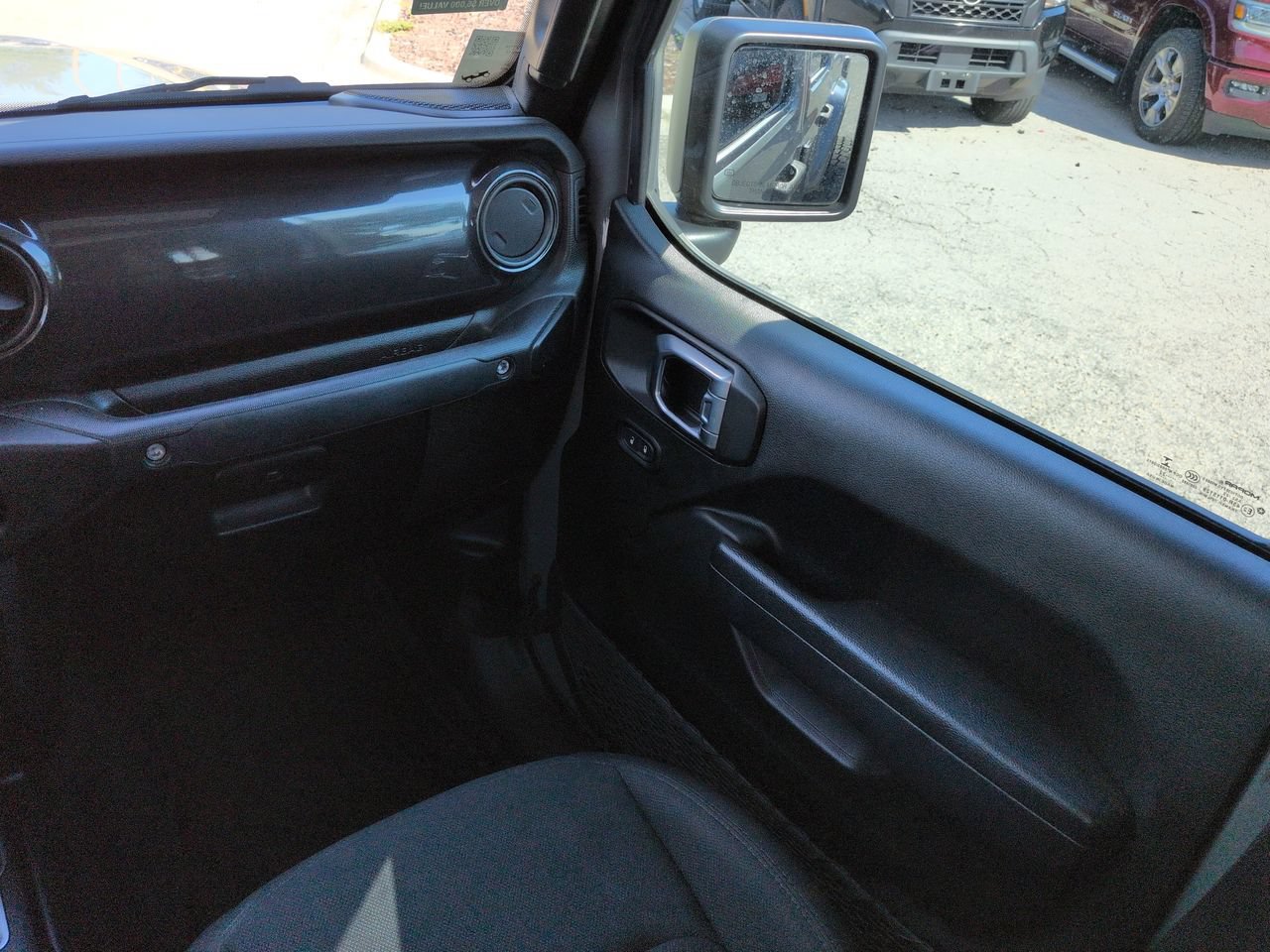Used 2022 Jeep Gladiator Sport AWD/4WD image 17