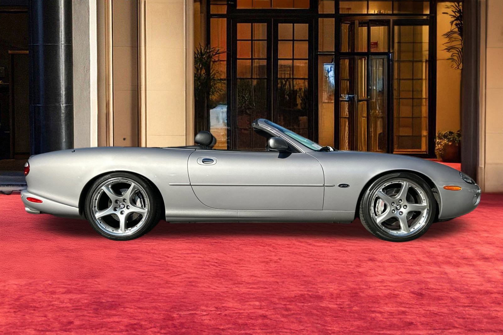Used 2001 Jaguar XKR Convertible image 9