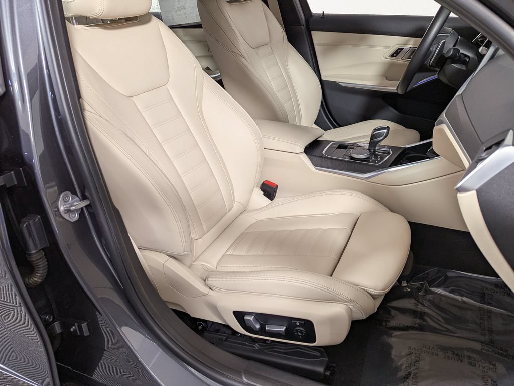Used 2019 BMW 330i xDrive Sedan w/ Premium Package AWD/4WD image 22