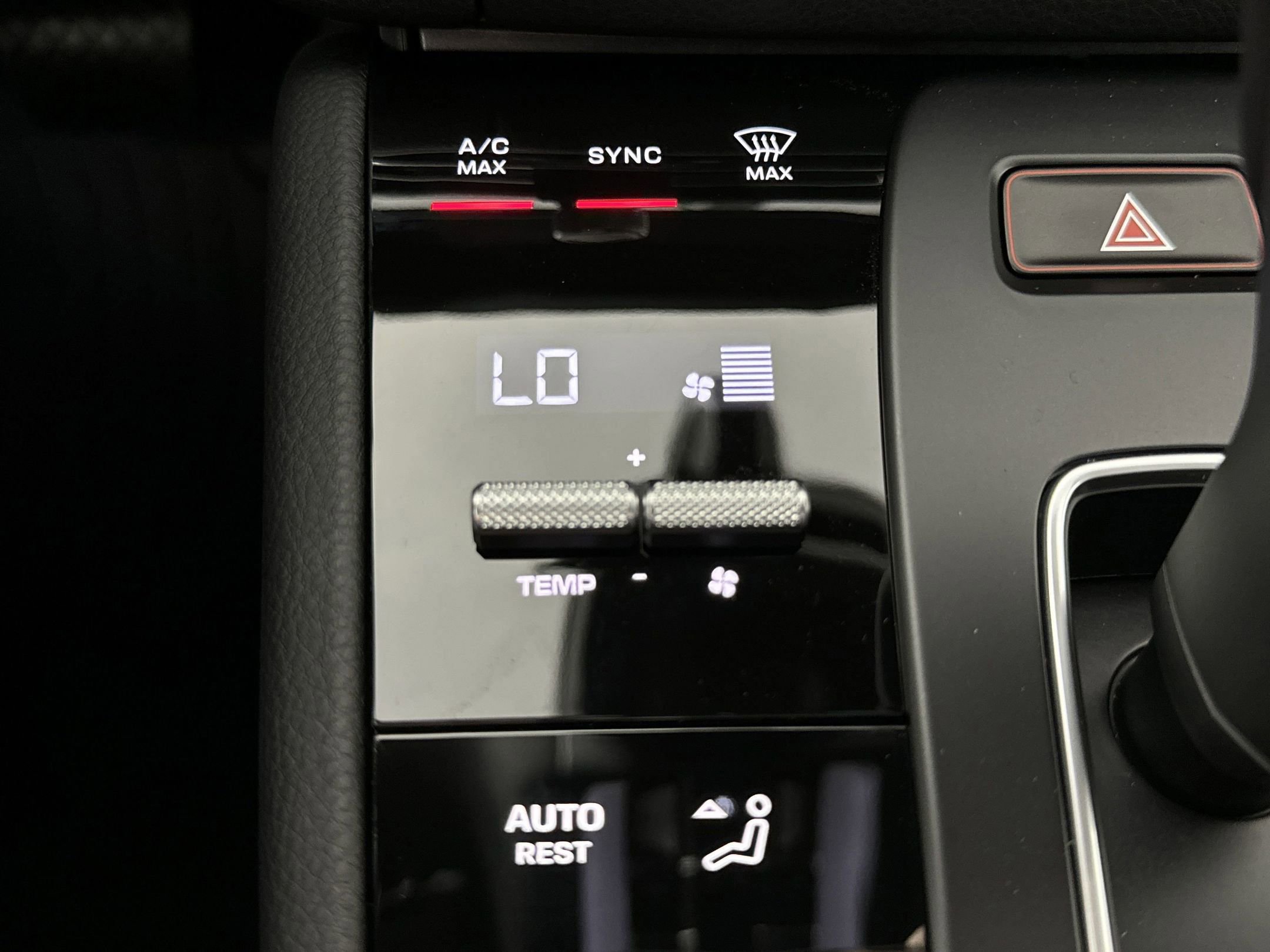 Certified 2025 Porsche Macan AWD/4WD image 19