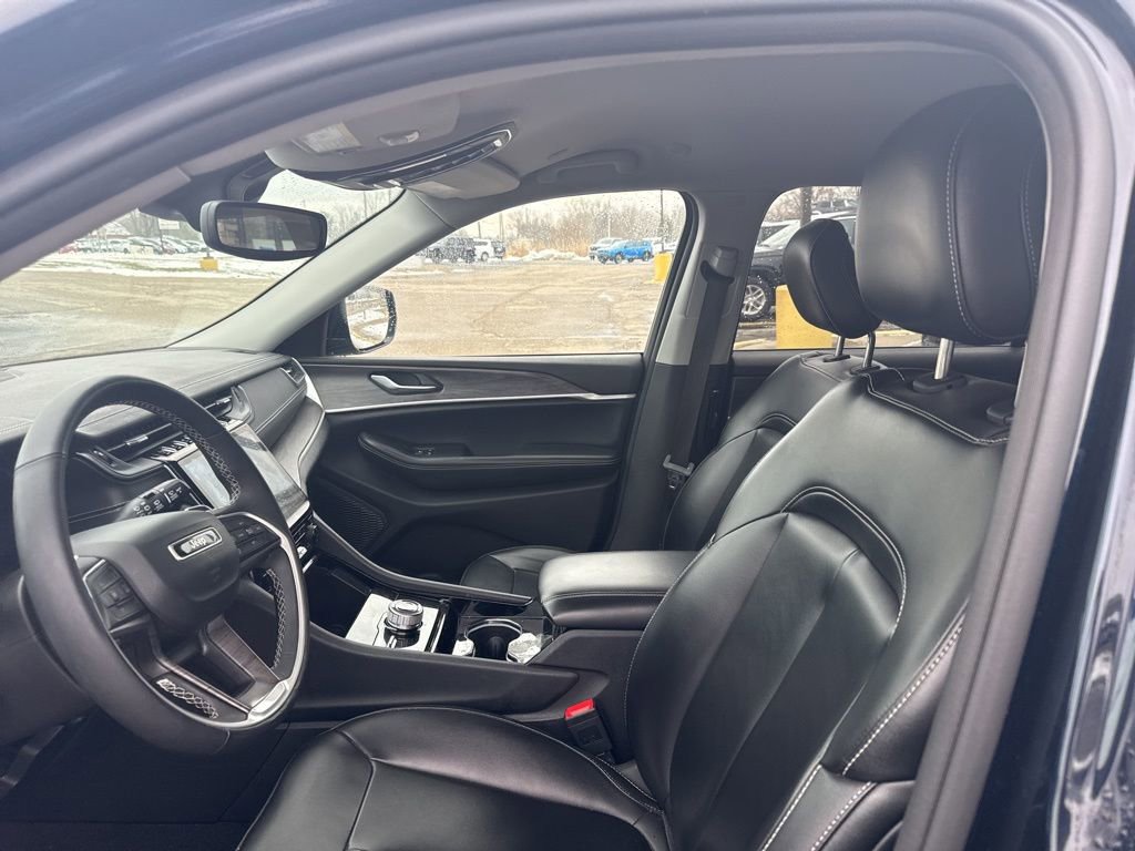 Used 2023 Jeep Grand Cherokee L Limited image 10