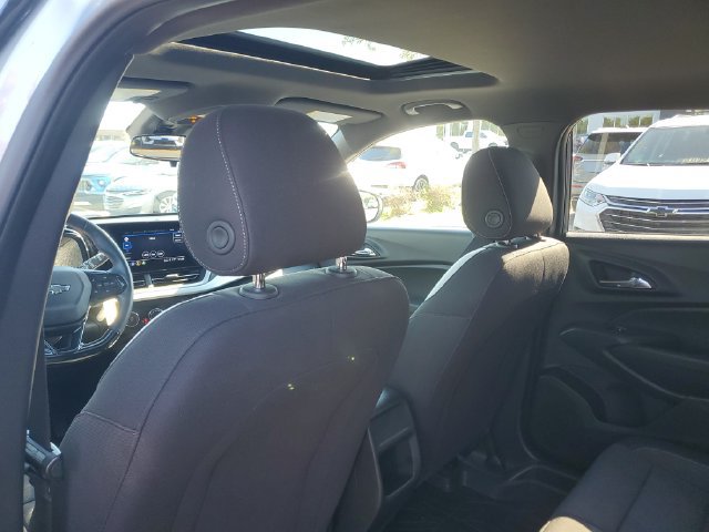Certified 2024 Chevrolet Trax RS w/ Sunroof Package FWD image 9