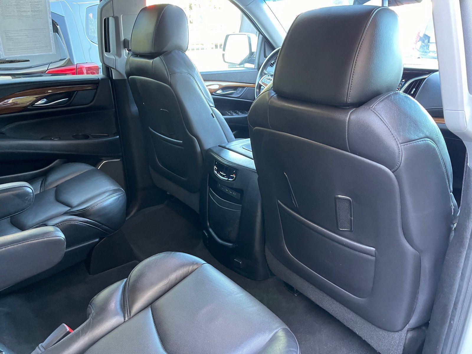 Used 2017 Cadillac Escalade Premium Luxury image 39