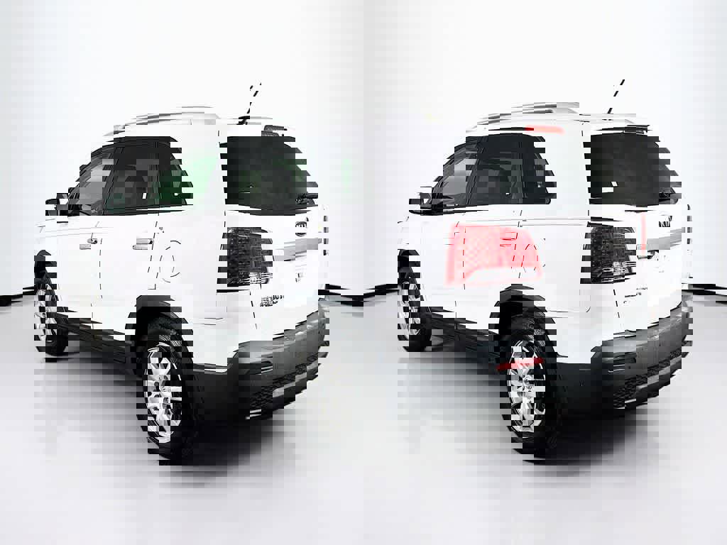 Used 2013 Kia Sorento LX w/ Convenience Pkg image 4