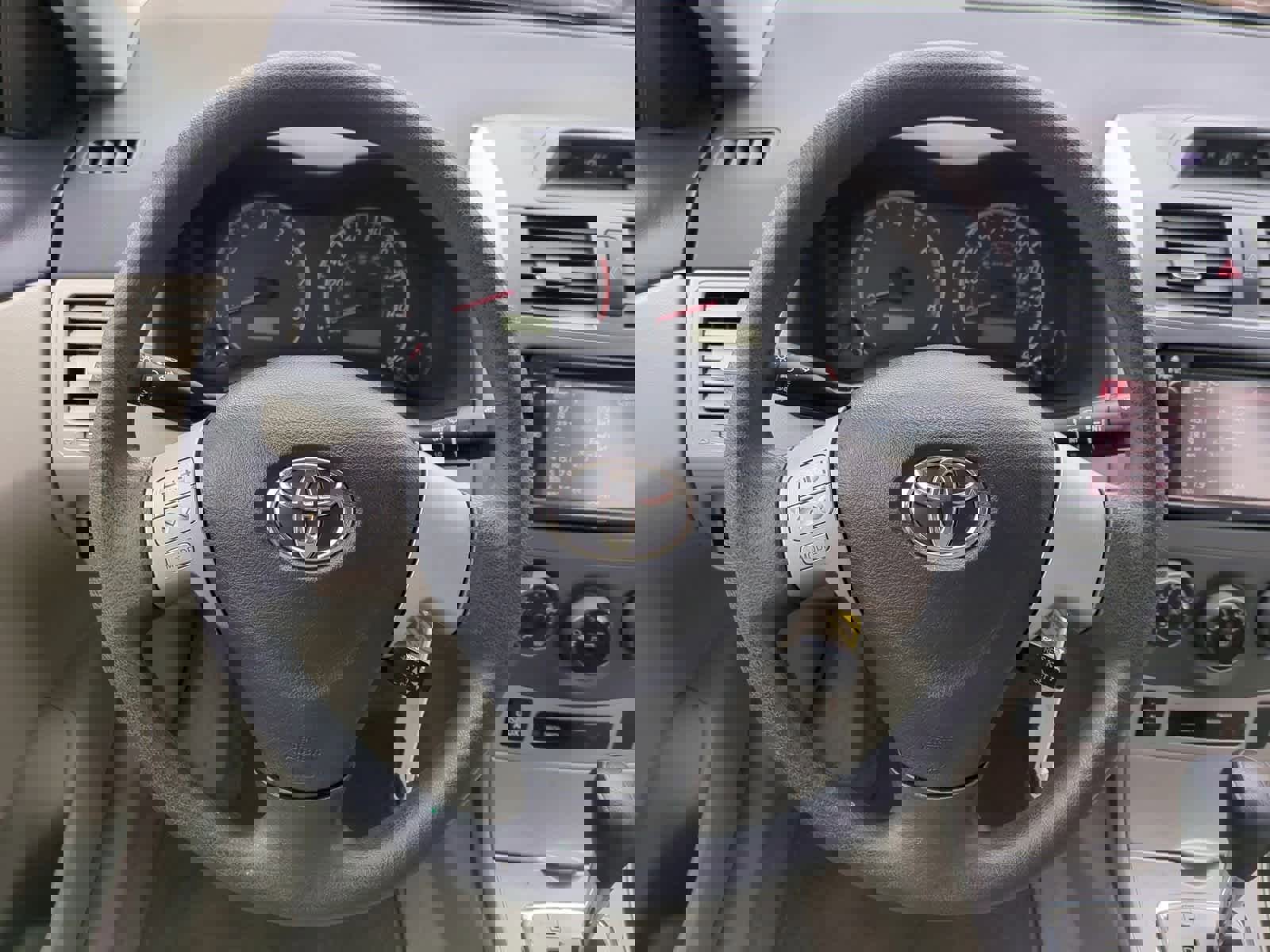 Used 2013 Toyota Corolla LE image 22