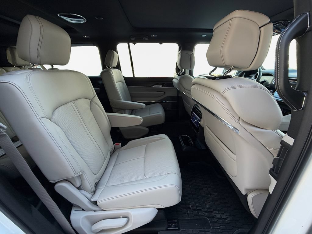New 2026 Jeep Grand Wagoneer L Summit AWD/4WD image 36