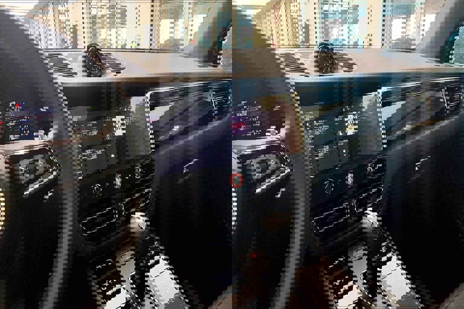 Used 2025 Porsche Macan image 7