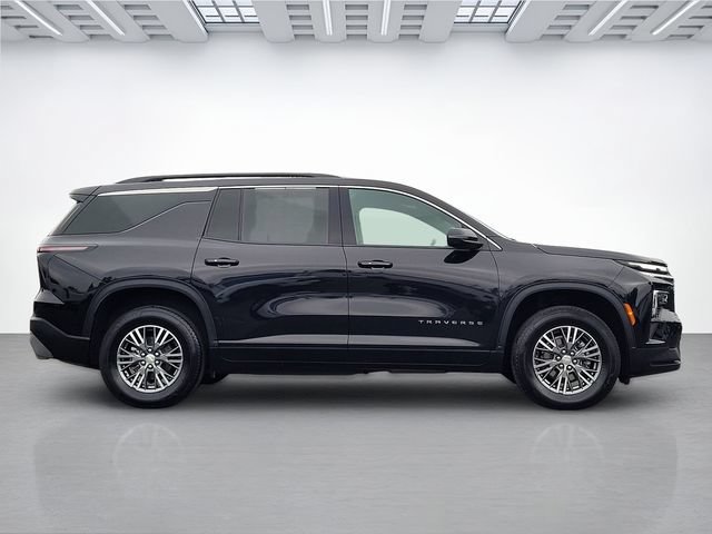 Used 2025 Chevrolet Traverse LT AWD/4WD image 3
