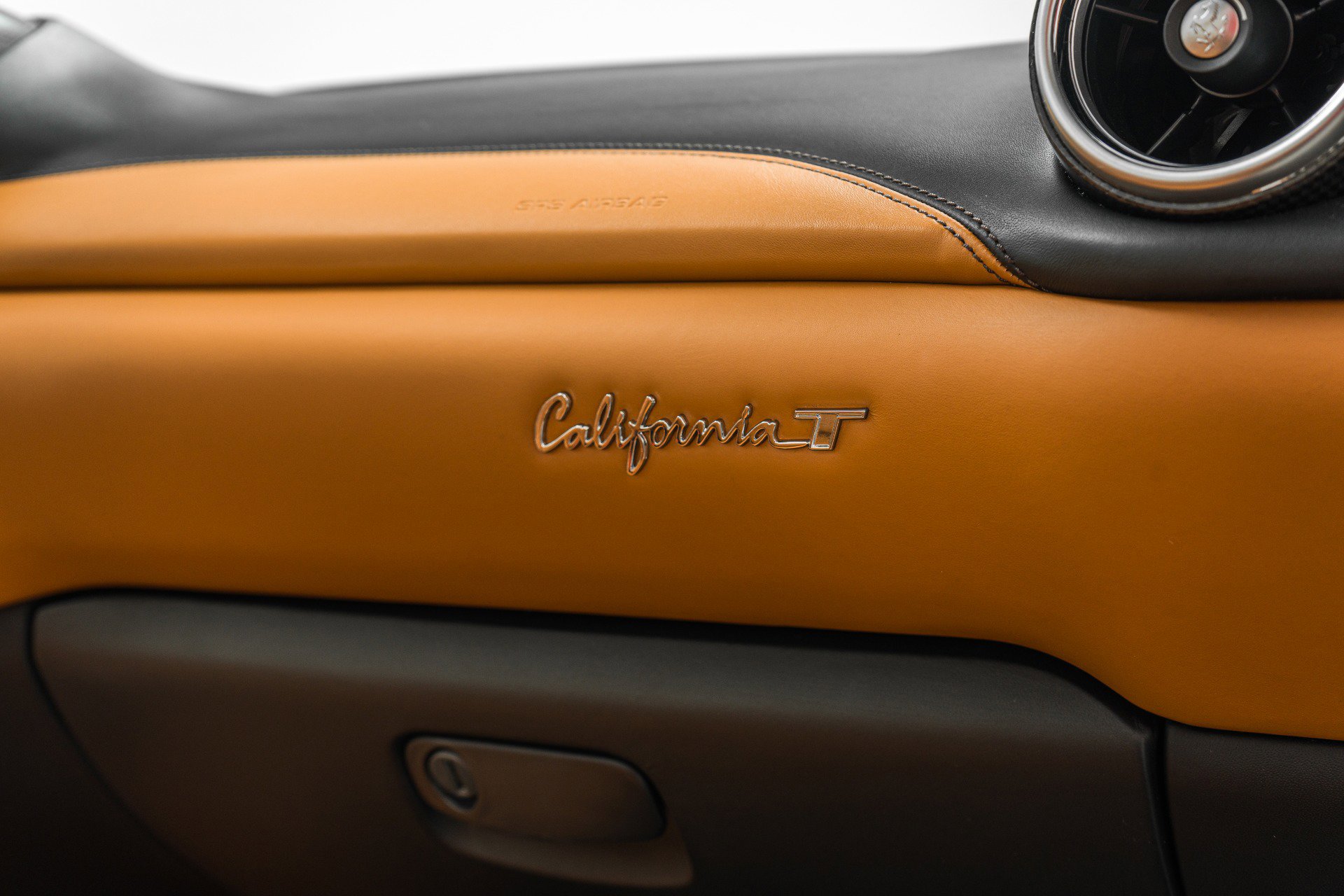 Used 2015 Ferrari California T image 30