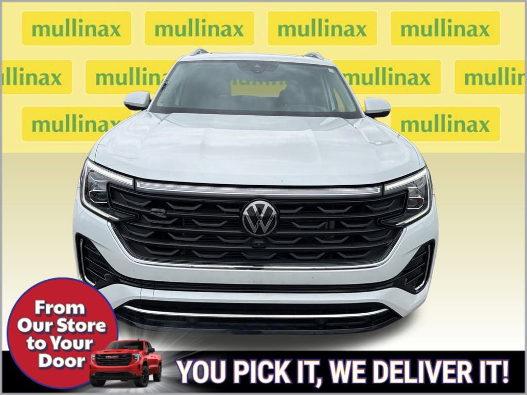 Used 2024 Volkswagen Atlas SEL Premium R-Line image 2