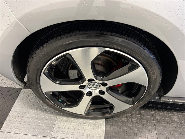 Used 2017 Volkswagen Golf S image 14