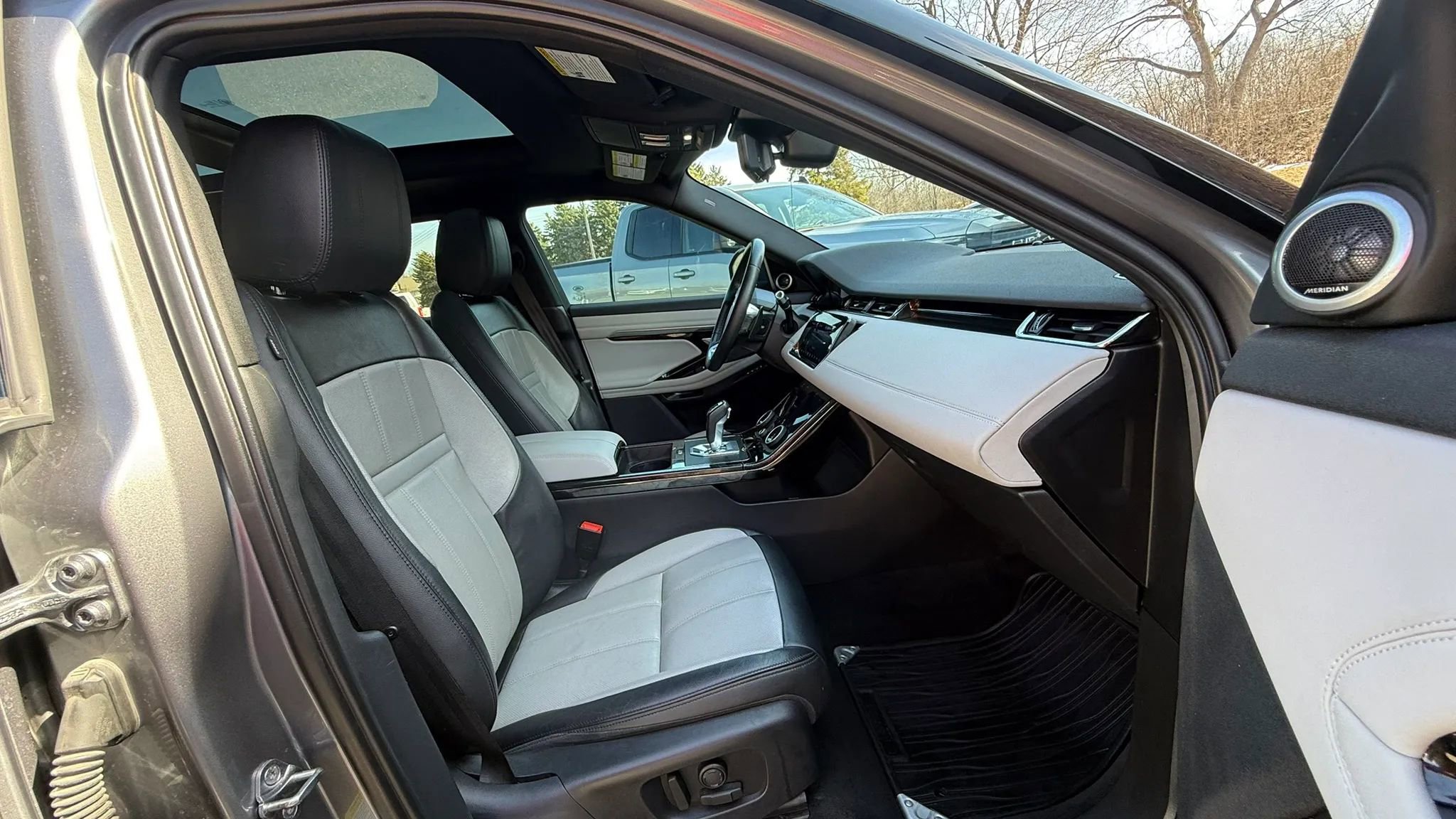 Used 2020 Land Rover Range Rover Evoque R-Dynamic SE AWD/4WD image 35