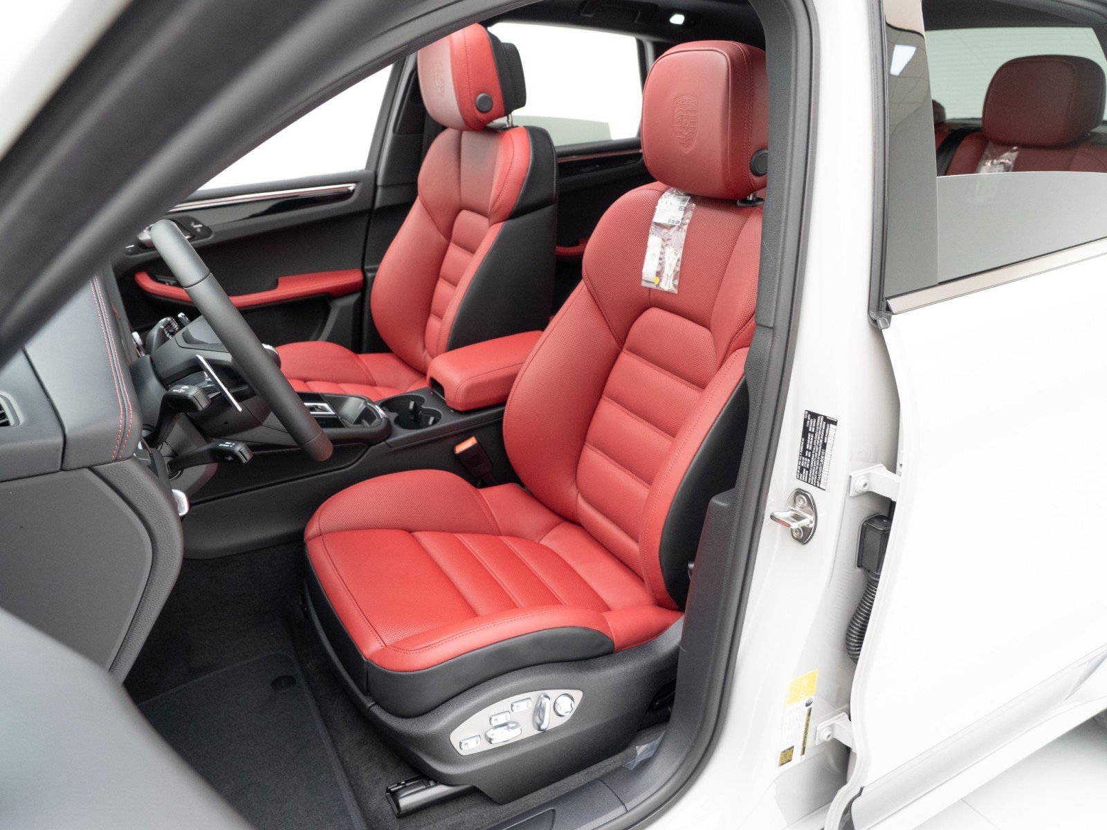 New 2026 Porsche Macan image 5