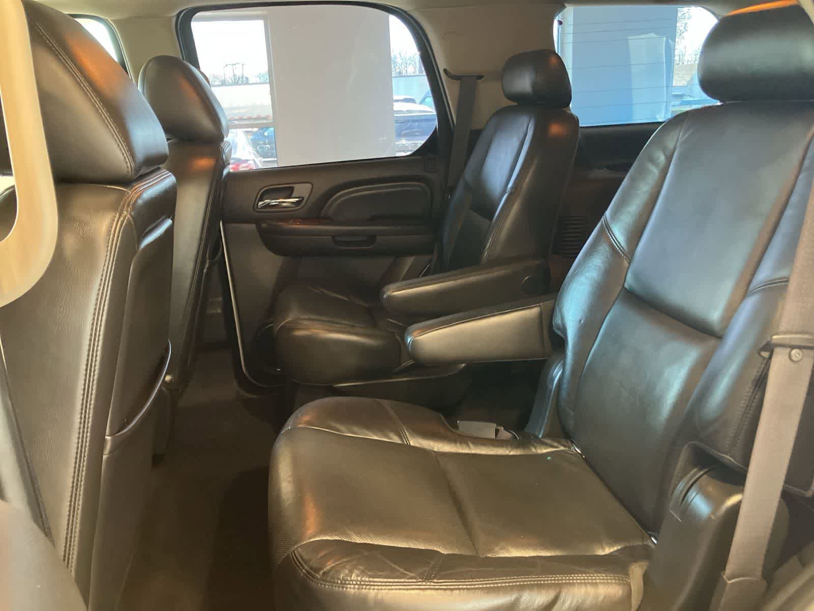 Used 2010 Cadillac Escalade Luxury image 29