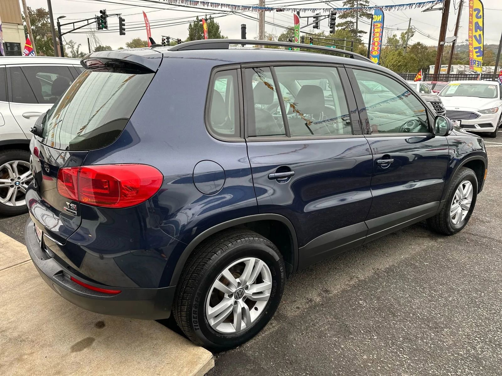 Used 2016 Volkswagen Tiguan S image 5