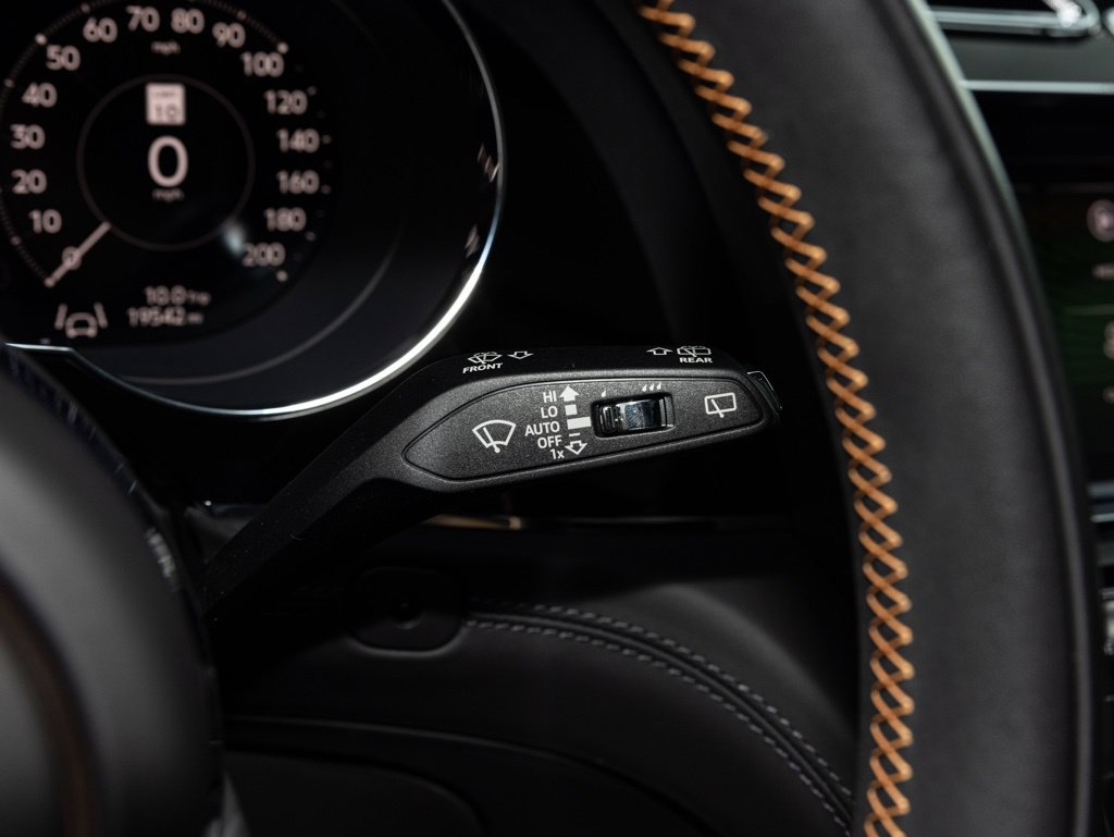 Used 2024 Bentley Bentayga Extended Wheelbase AWD/4WD image 38