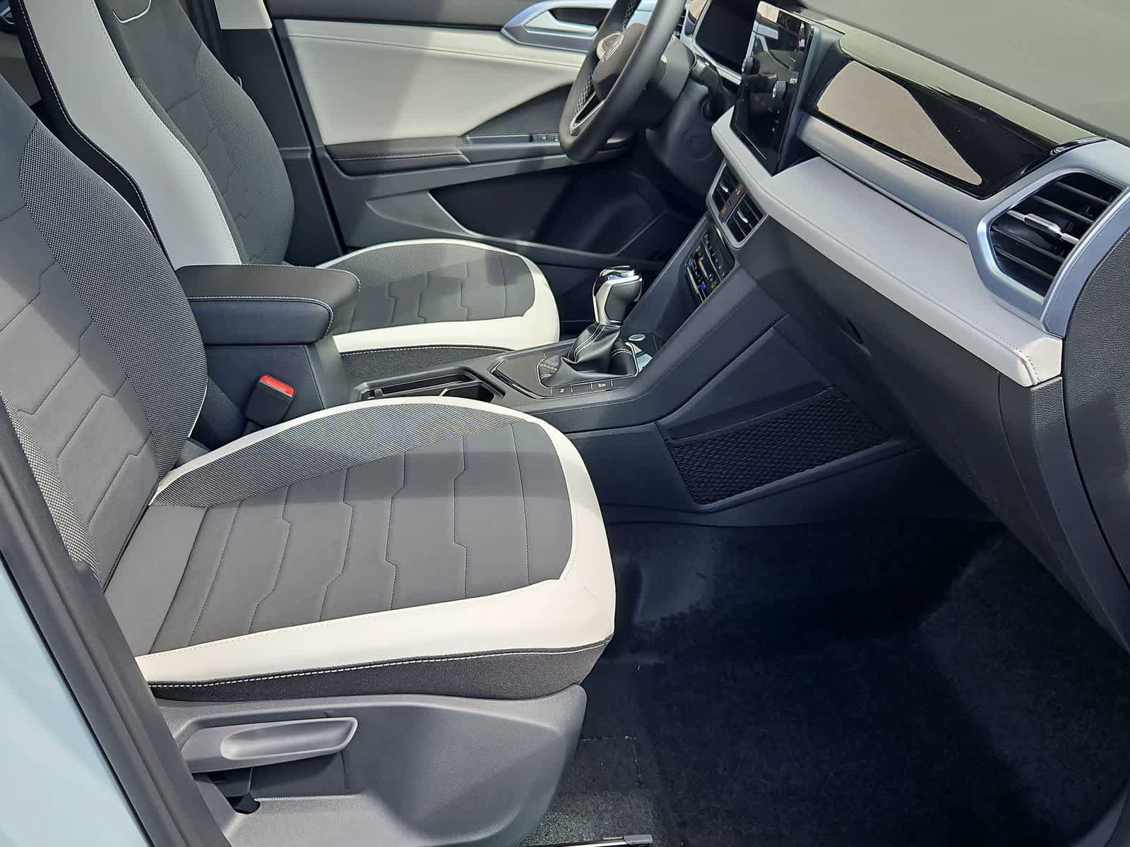 New 2026 Volkswagen Taos SE FWD image 22
