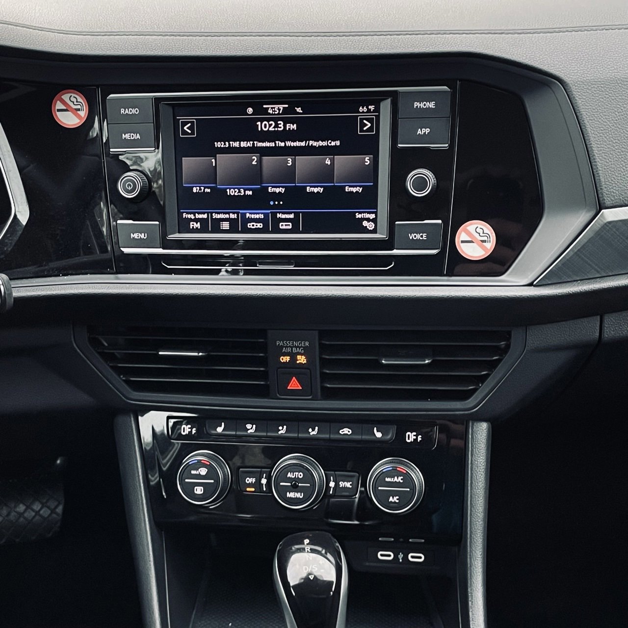 Used 2024 Volkswagen Jetta SE image 18