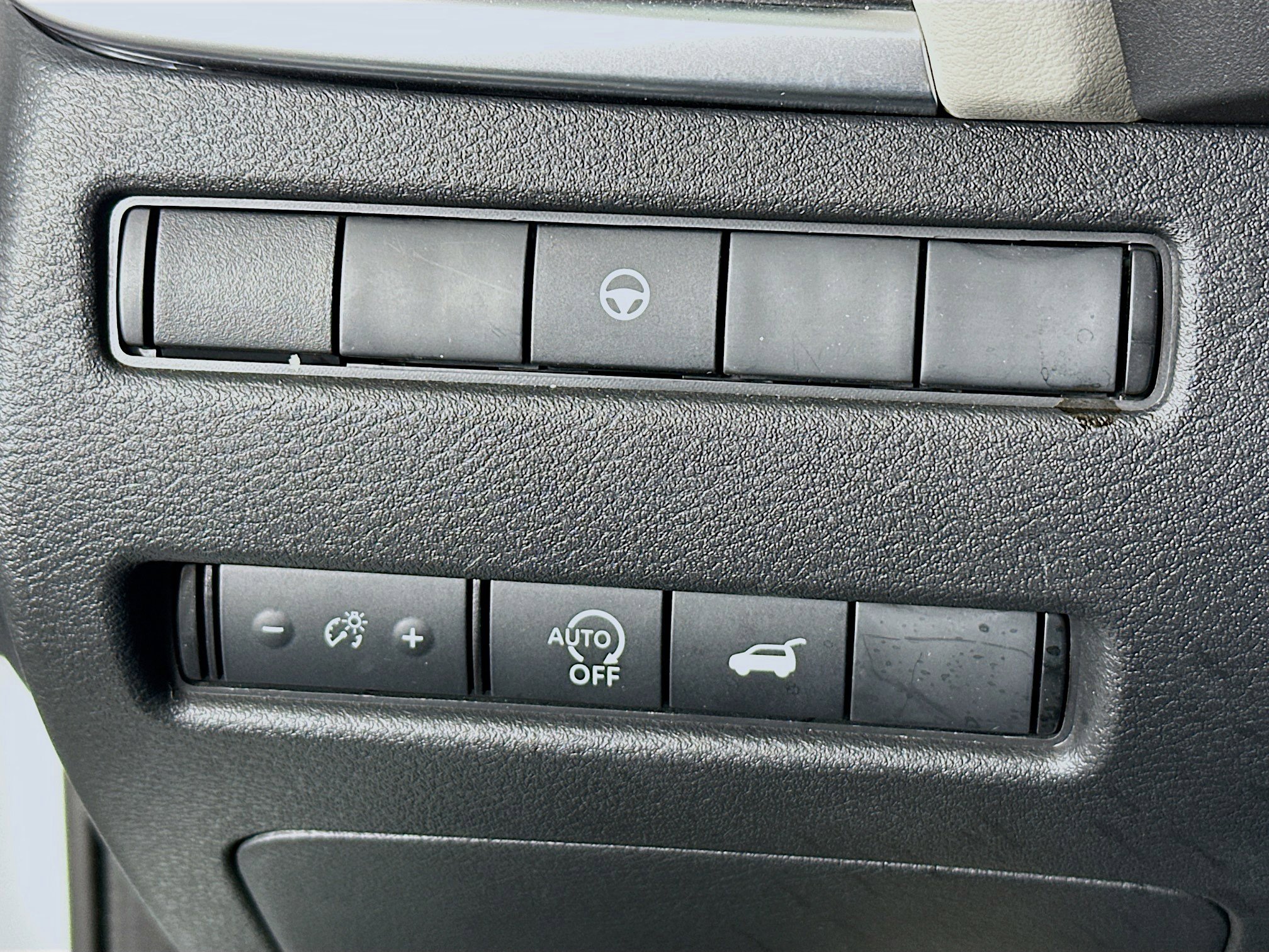 Used 2025 Nissan Rogue SV image 17