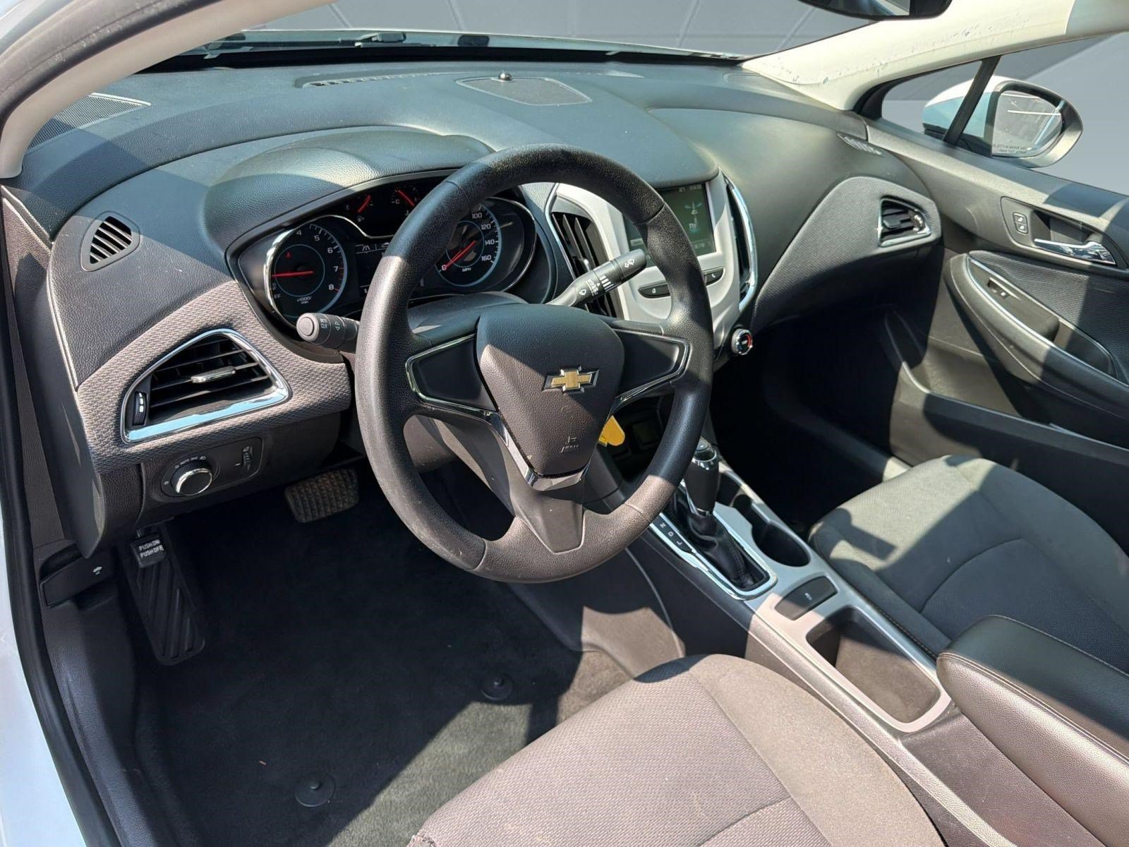 Used 2016 Chevrolet Cruze LS FWD image 4