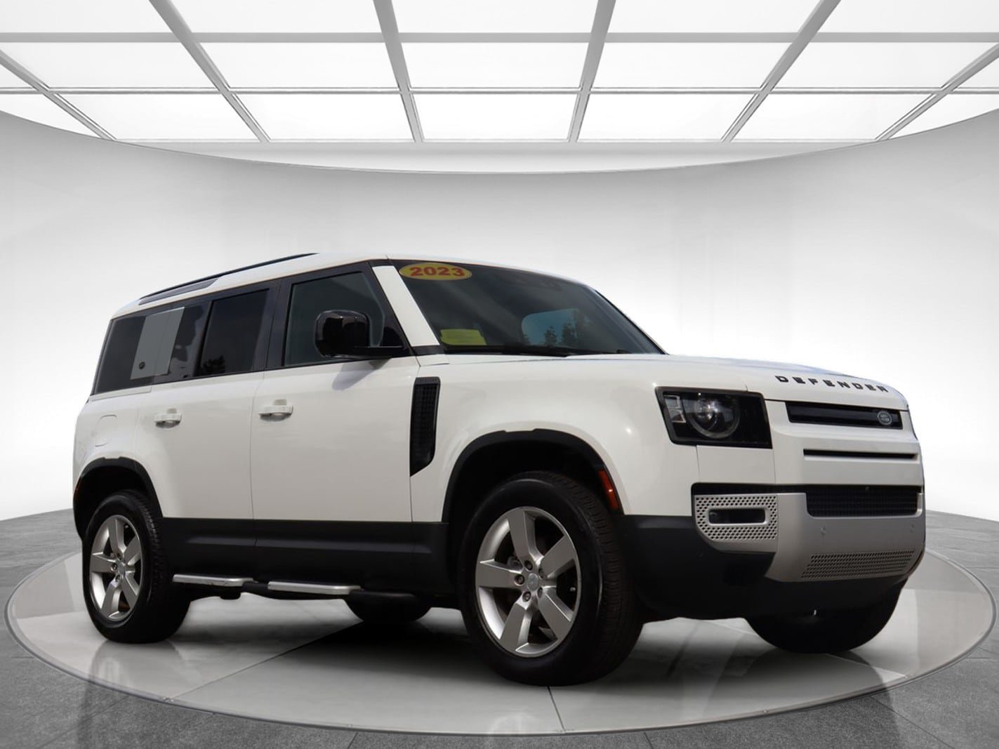 Used 2023 Land Rover Defender 110 S AWD/4WD image 3