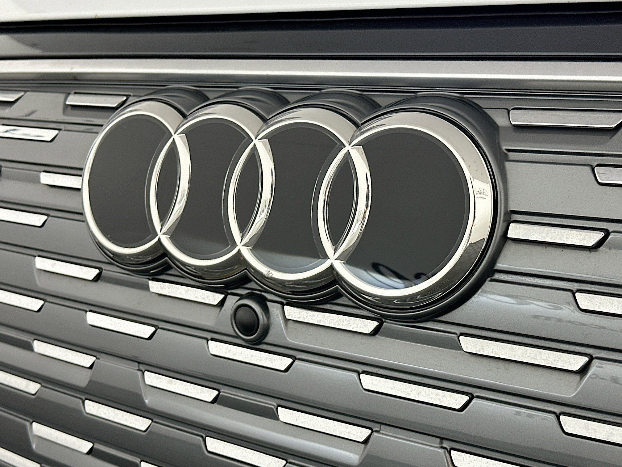 Used 2024 Audi Q4 e-tron Prestige image 34