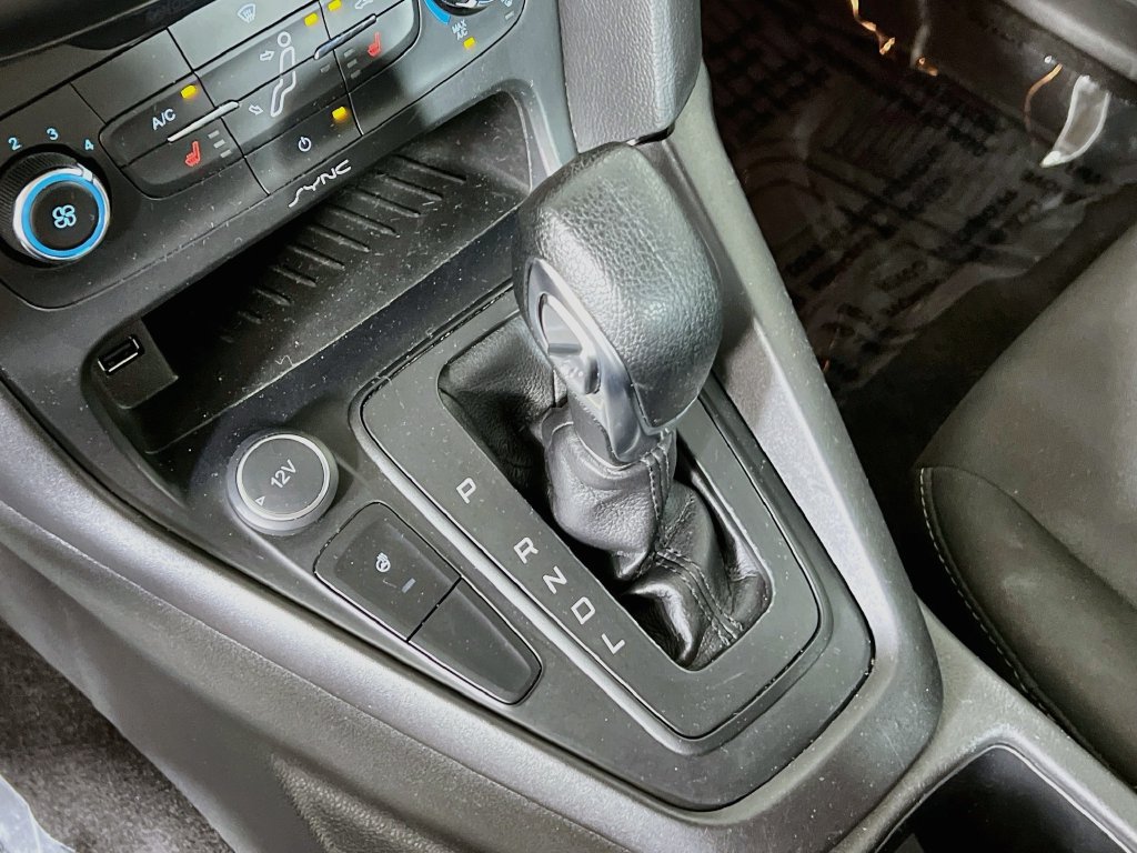 Used 2017 Ford Focus SE w/ Cold Weather Package FWD image 15